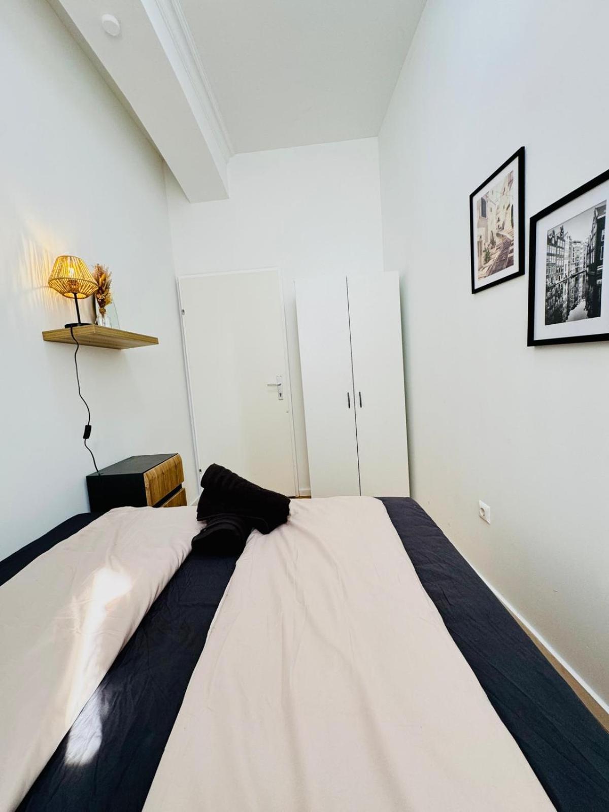 Comfy In A Shared Apt, 8min To Rathausplatz Apartment Wien